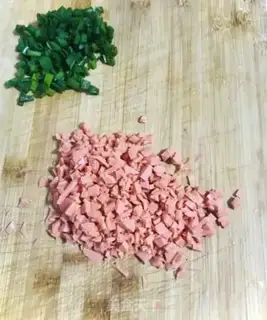 Make Ham and eggs step 1