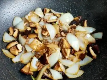 Make Onion mushroom fried meat step 17