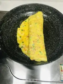 Make Ham and eggs step 9