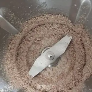 Make Meat and peanuts torn apart step 1