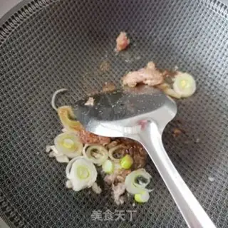 Make Meat and peanuts torn apart step 7
