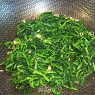 Make Garlic fried pea seed step 4