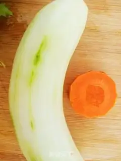 Make A cucumber curry salad step 1