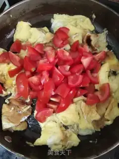 Make Tomato fried eggs step 4