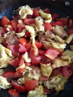 Make Tomato fried eggs step 5