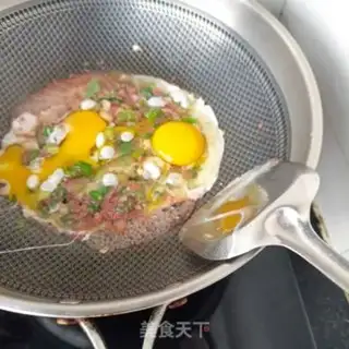 Make Scrambled onion eggs and shrimp sauce step 8
