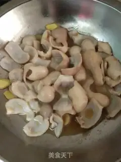 Make Sour sauce, pig