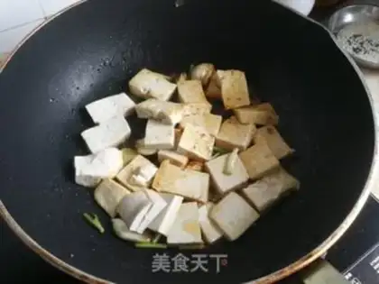 Make Worm and grass stew tofu step 2