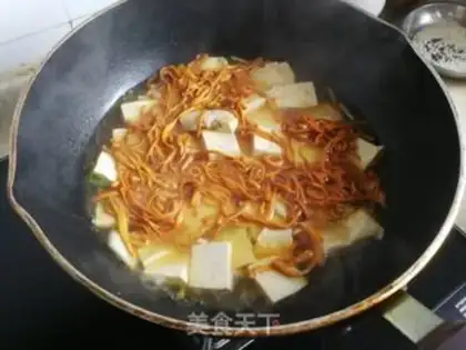 Make Worm and grass stew tofu step 3
