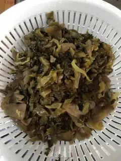 Make Sour sauce, pig