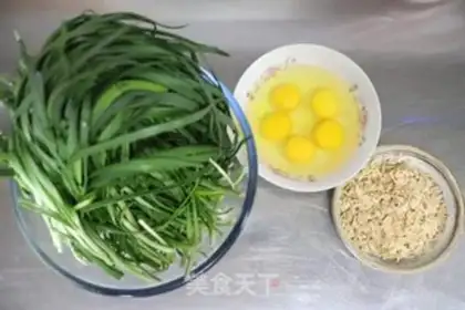 Make Eggs, shrimp, pickles step 1