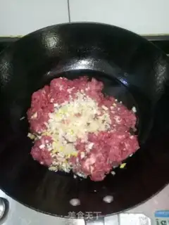Make radish beef bun step 1