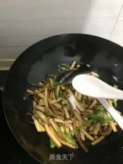 Make Cream pepper fried beans step 3