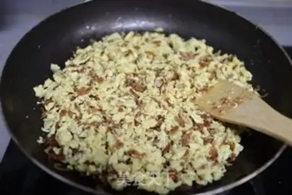 Make Eggs, shrimp, pickles step 6