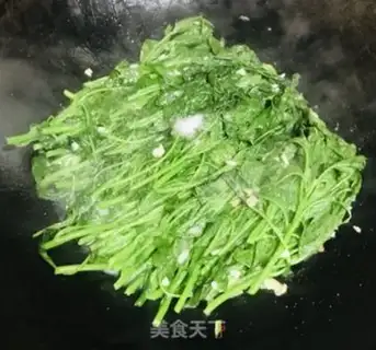 Make Garlic sauce step 4