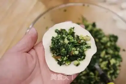 Make Eggs, shrimp, pickles step 10