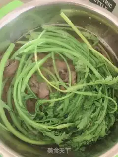 Make Cooking a barley knife and peeling noodles step 3