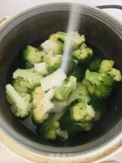 Make ♪ Burn the broccoli ♪ step 1