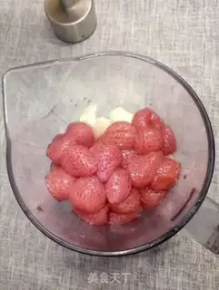 Make Strawberry apple juice step 1