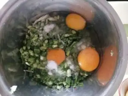 Make Garlic fried eggs step 2