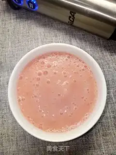 Make Strawberry apple juice step 3