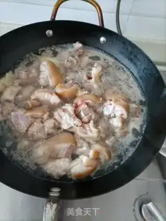 Make Red burning pig hands step 0