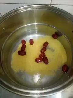 Make Red-tree corn congee step 1