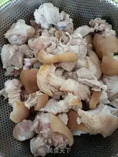 Make Red burning pig hands step 1