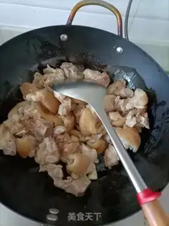 Make Red burning pig hands step 2