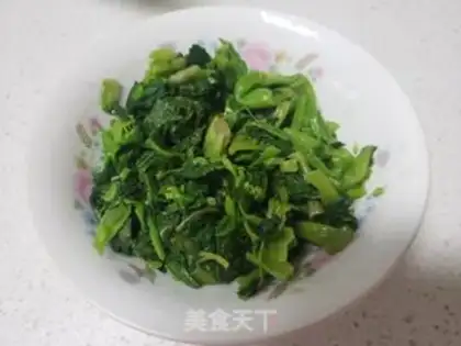 Make Spinach fried duck eggs step 2