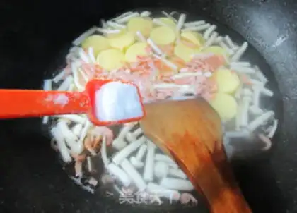 Make Shrimp rice and sea mushrooms and cherry tofu soup step 5