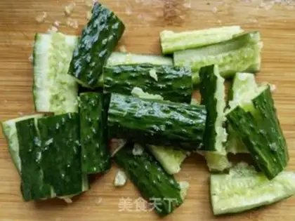 Make A cucumber with tacos step 1