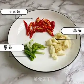 Make Hot chicken wings, potatoes step 1