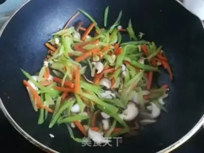 Make Fries of mushrooms and eggs step 4