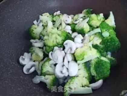 Make Sphinx with broccoli step 2