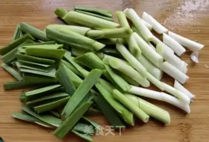 Make Carrot garlic and fried eggs step 2
