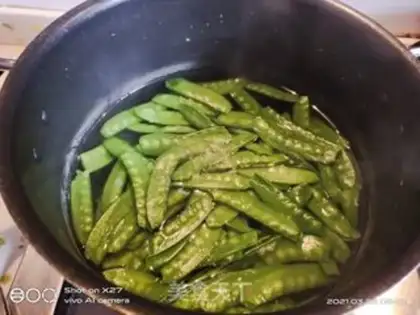 Make Fried Dutch beans step 1