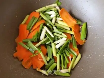 Make Carrot garlic and fried eggs step 7