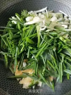 Make Garlic fried eggs step 3