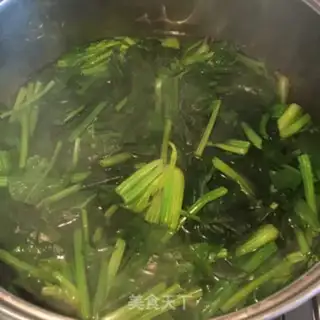 Make Garlic spinach step 2