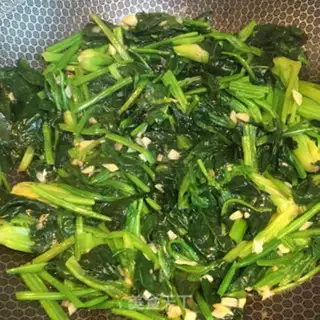 Make Garlic spinach step 4