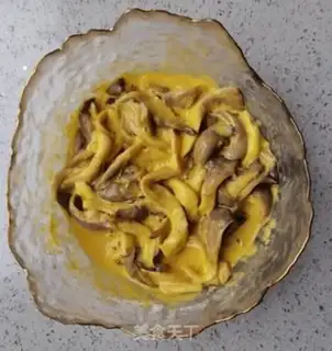 Make Pretzel mushrooms step 5