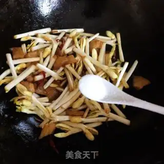 Make Peanut sprouts step 4
