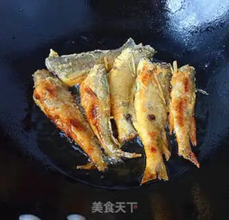 Make The yellowfish step 3
