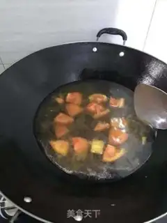 Make Tomato silk egg soup step 1