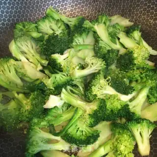 Make Shrimp fried broccoli step 4