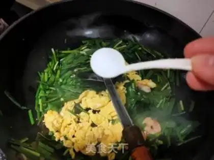 Make Eggs and shrimp spree step 8