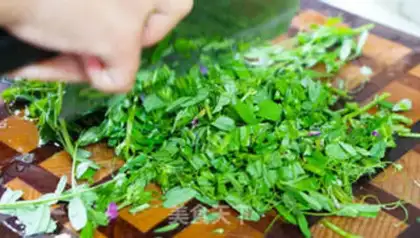 Make Wild Pea Pie step 1