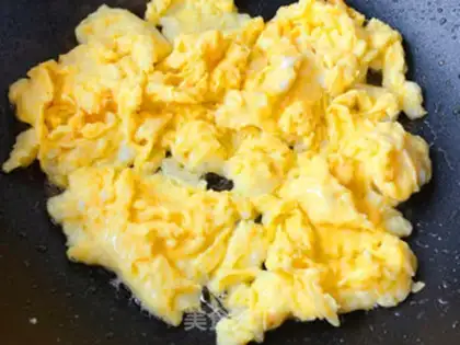 Make Garlic fried eggs step 2