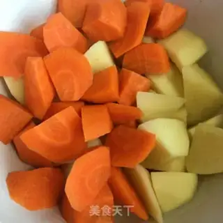 Make Curry potatoes and oxen step 2